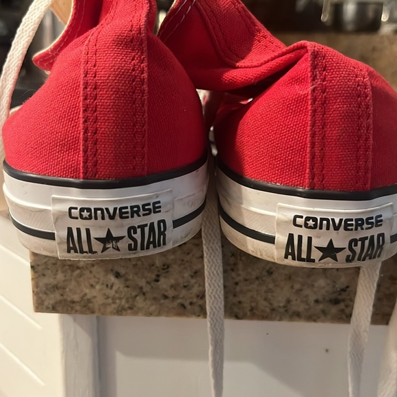 Red converse - Picture 5 of 5